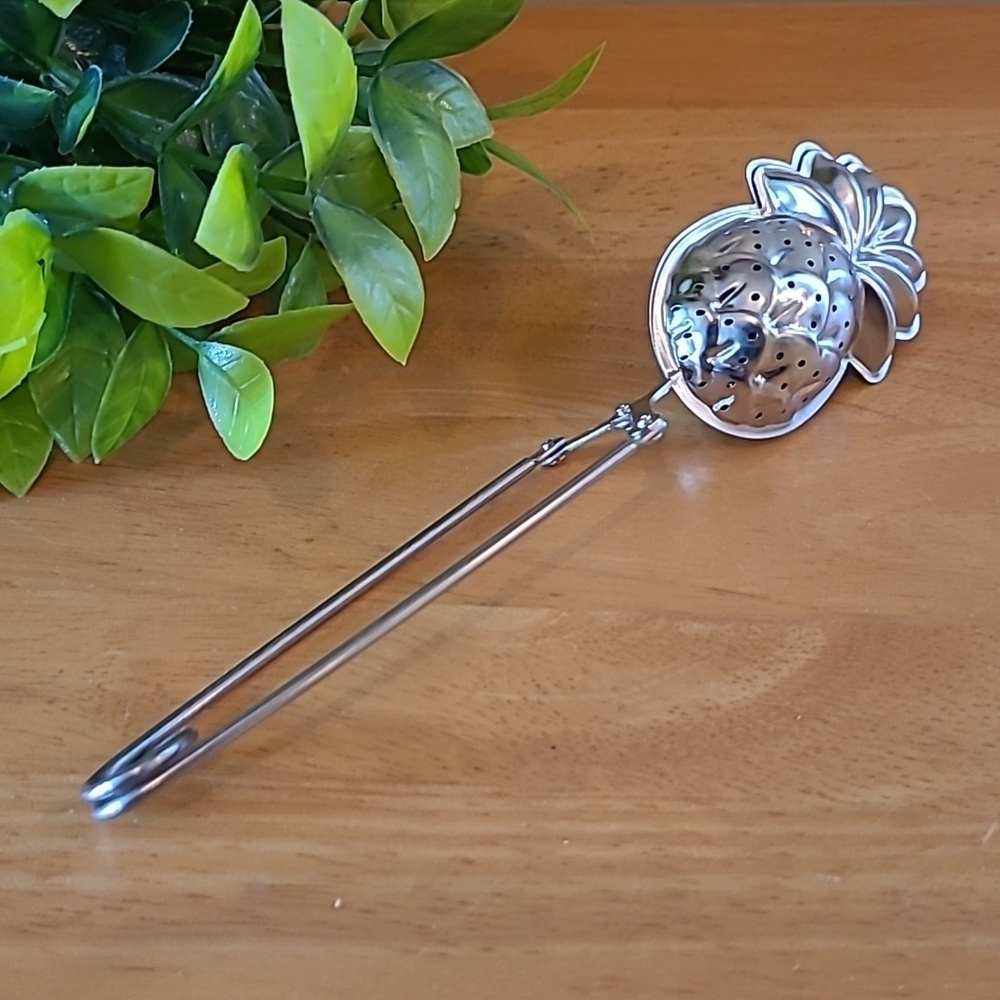 PINEAPPLE SNAP TEA INFUSER Tea Strainer Silver Tone Color
